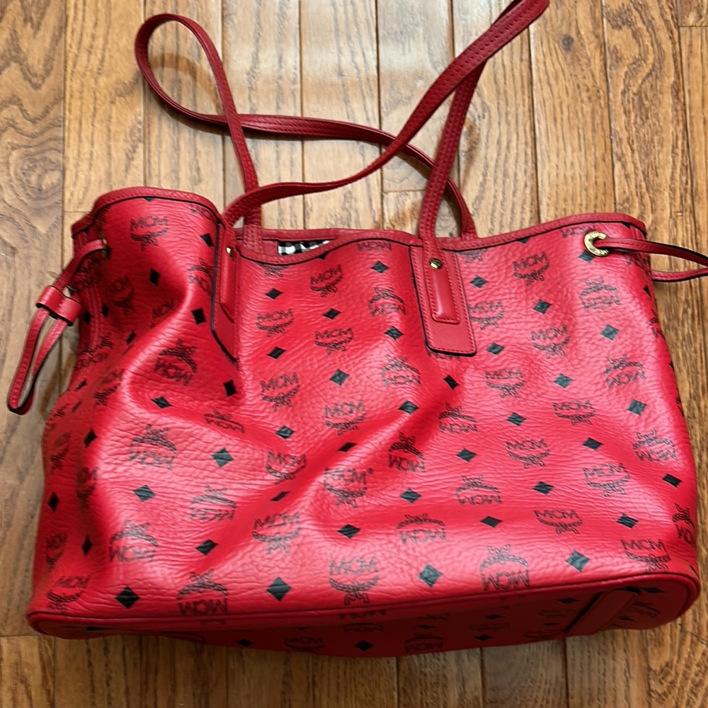 Authentic MCM Visetos Reversible Liz Red - Picture 2 of 6